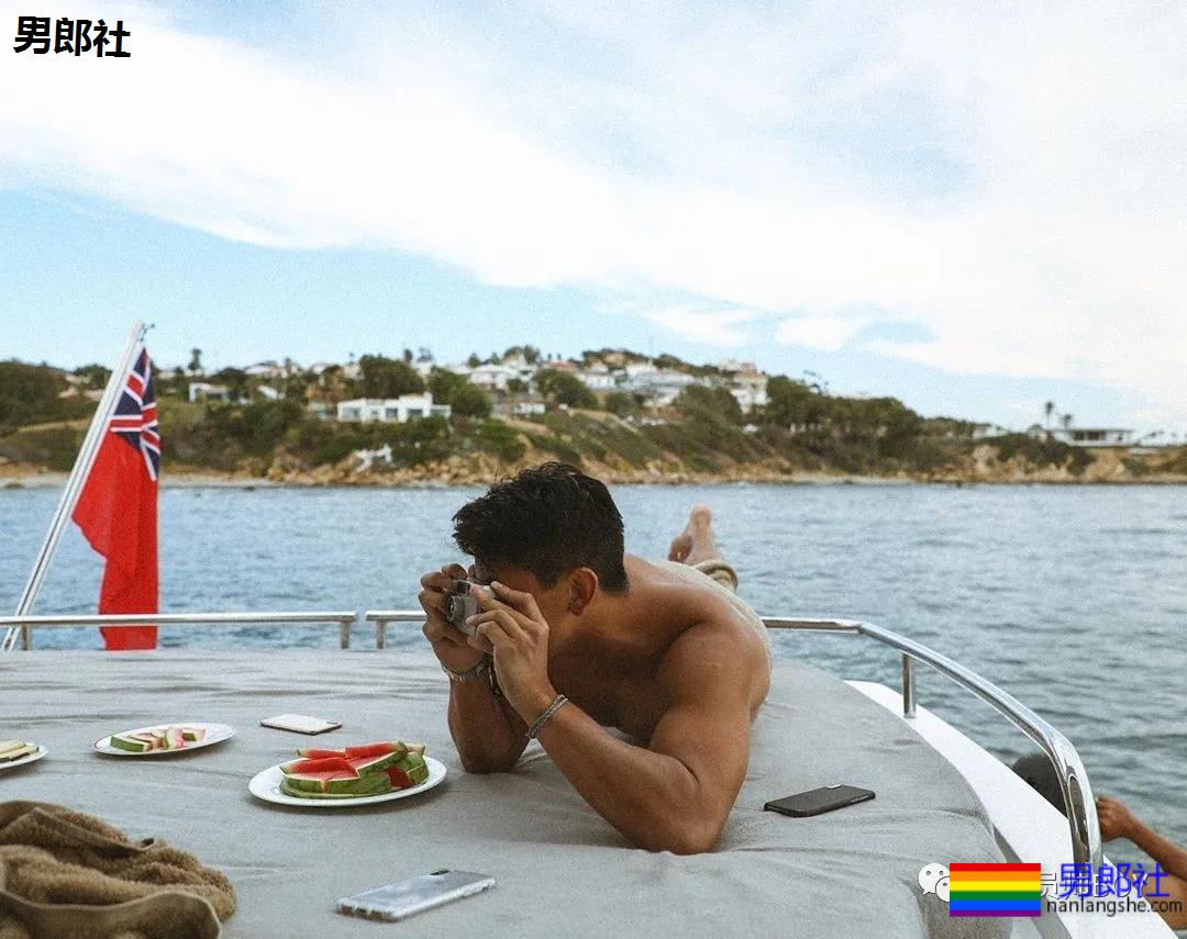 28岁文莱王子太帅引男粉丝疯狂求爱！这大胸肌亮了 - 51虹马