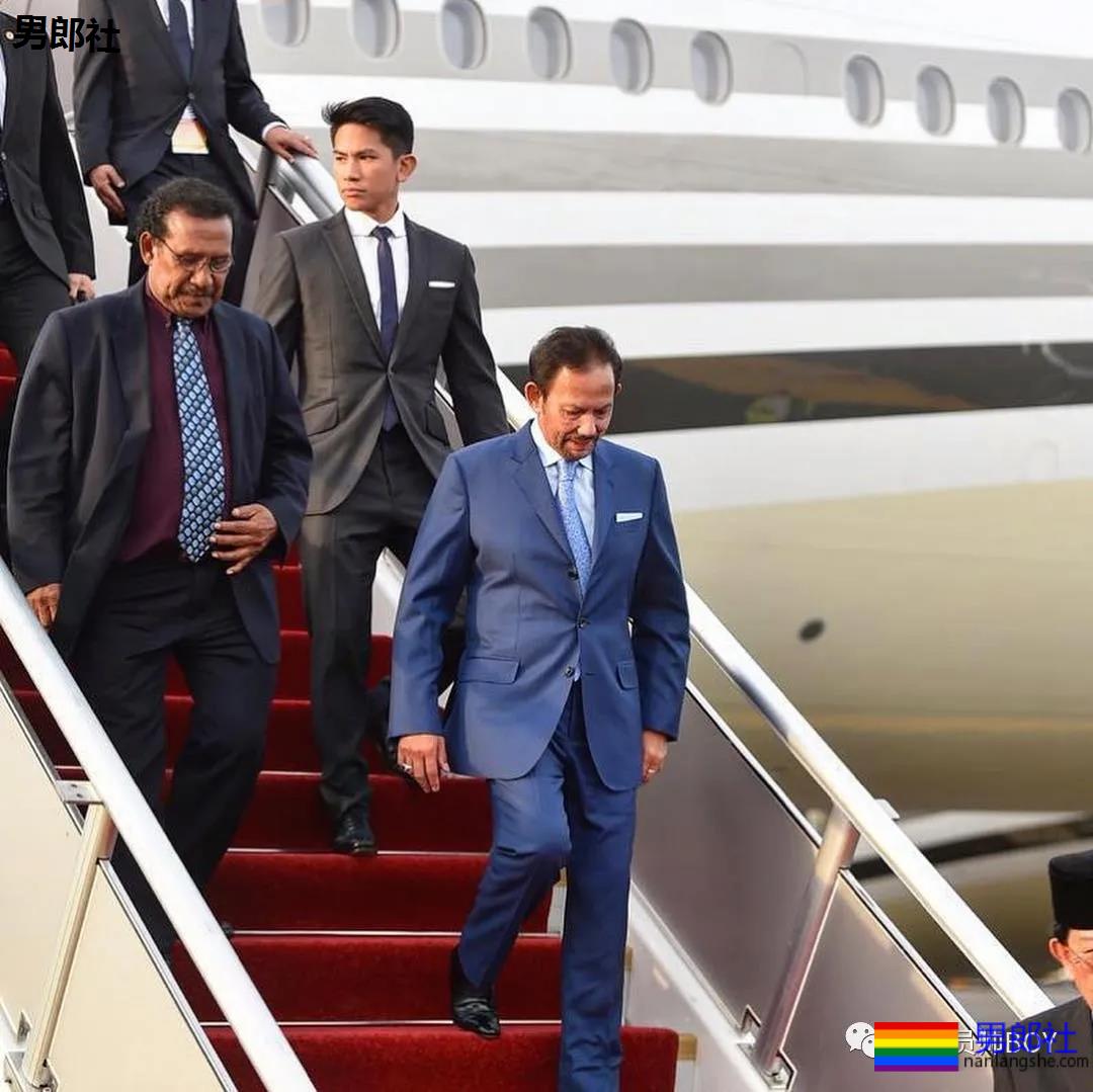 28岁文莱王子太帅引男粉丝疯狂求爱！这大胸肌亮了 - 51虹马