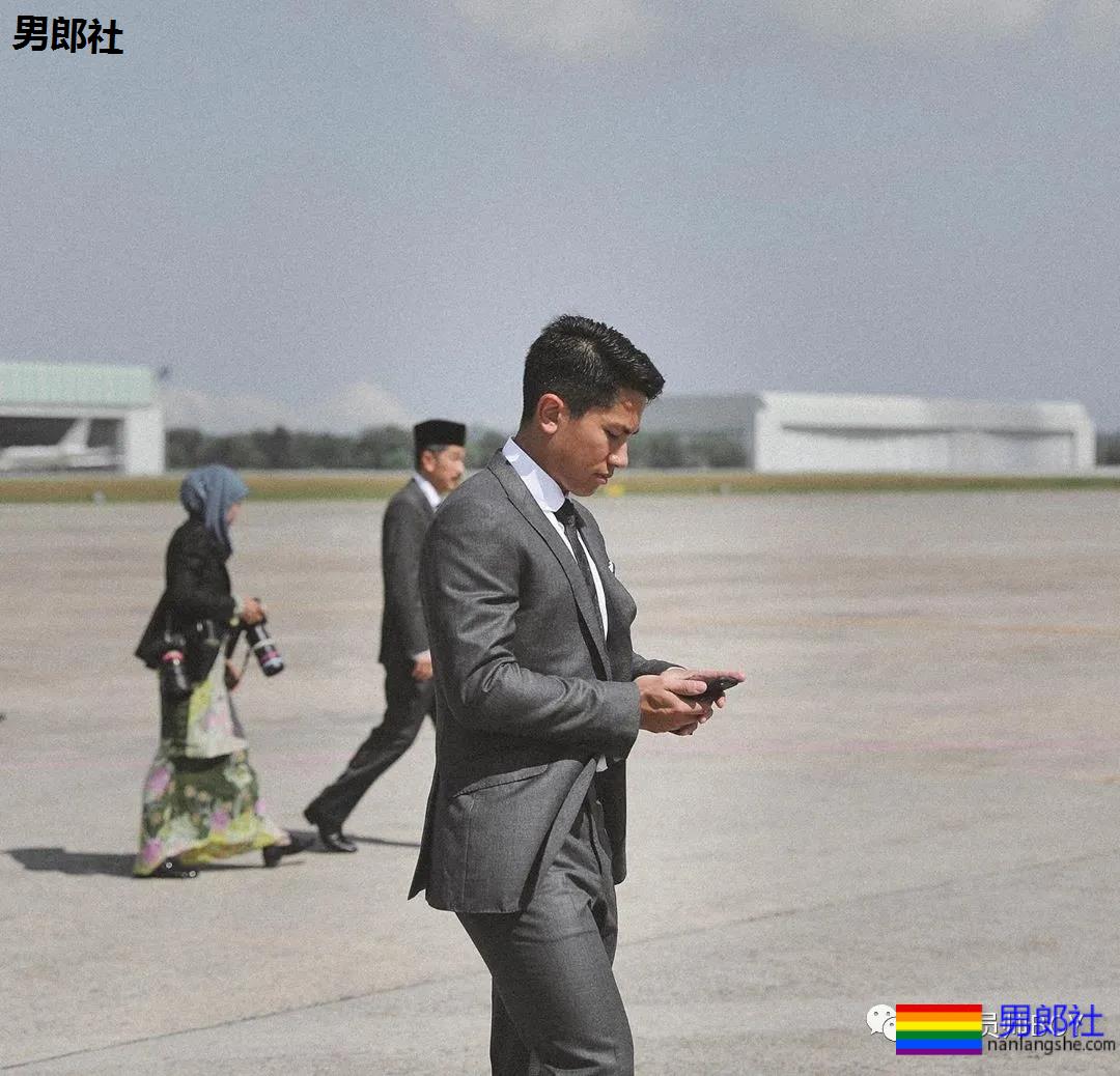 28岁文莱王子太帅引男粉丝疯狂求爱！这大胸肌亮了 - 51虹马