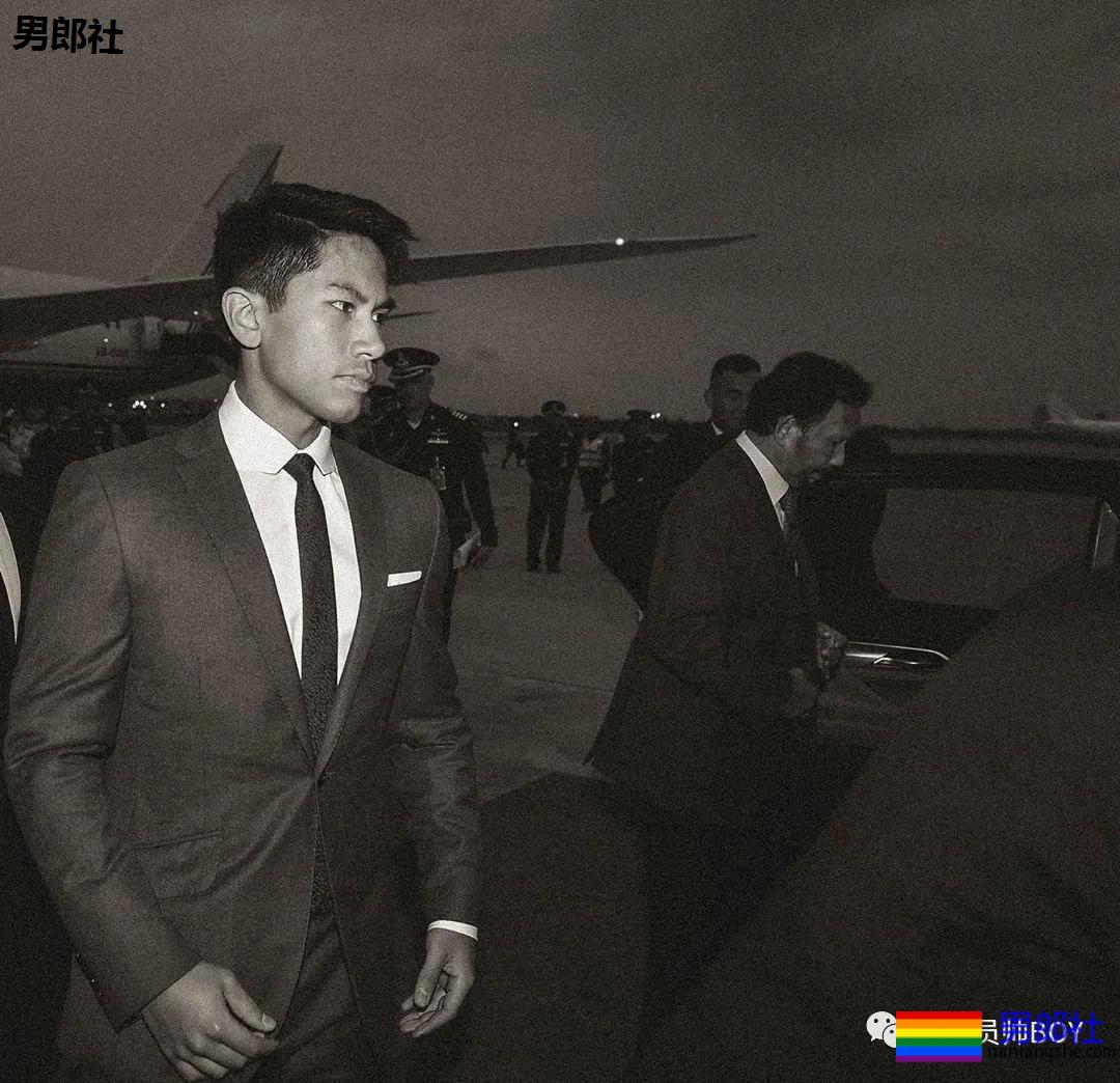 28岁文莱王子太帅引男粉丝疯狂求爱！这大胸肌亮了 - 51虹马