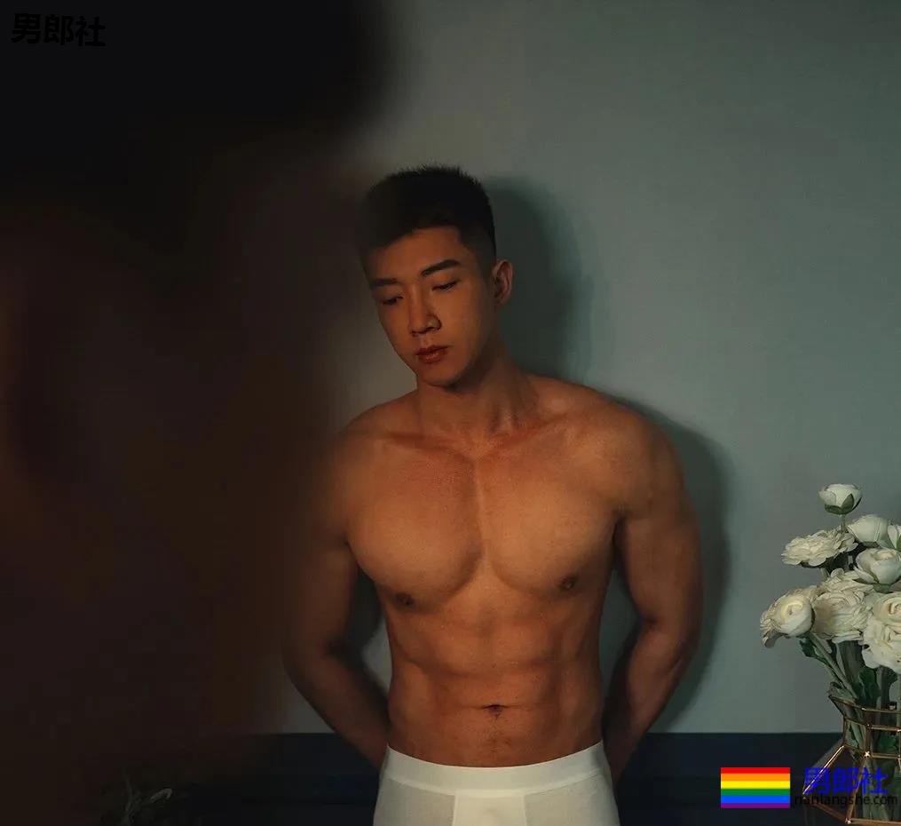 奶凶寸头大胸体育生小奶狗,超甜硬照疯传网络! - 51虹马 奶凶寸头大胸体育生小奶狗,超甜硬照疯传网络! - 51虹马