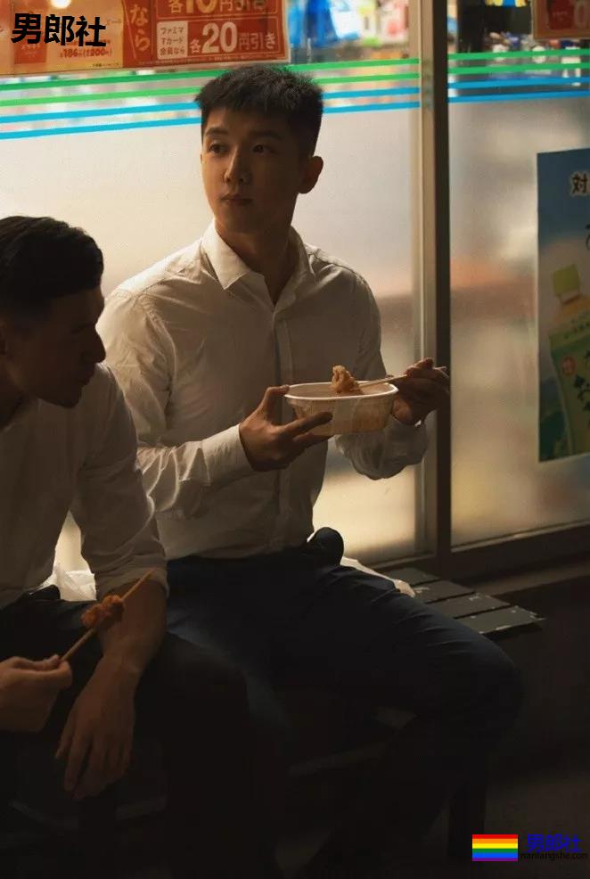 奶凶寸头大胸体育生小奶狗,超甜硬照疯传网络! - 51虹马 奶凶寸头大胸体育生小奶狗,超甜硬照疯传网络! - 51虹马