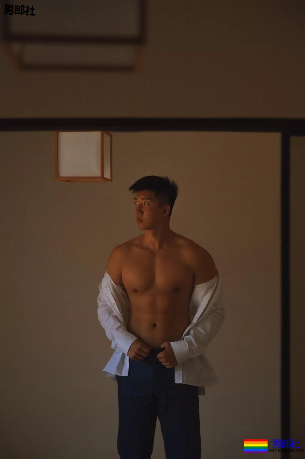 奶凶寸头大胸体育生小奶狗,超甜硬照疯传网络! - 51虹马 奶凶寸头大胸体育生小奶狗,超甜硬照疯传网络! - 51虹马