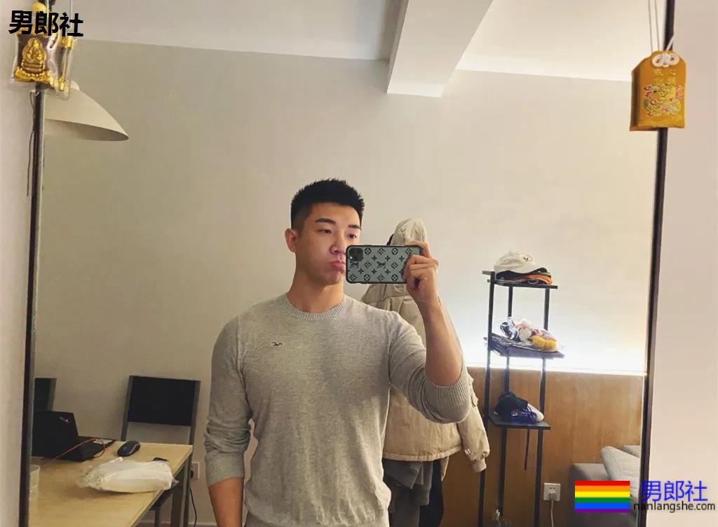 奶凶寸头大胸体育生小奶狗,超甜硬照疯传网络! - 51虹马 奶凶寸头大胸体育生小奶狗,超甜硬照疯传网络! - 51虹马