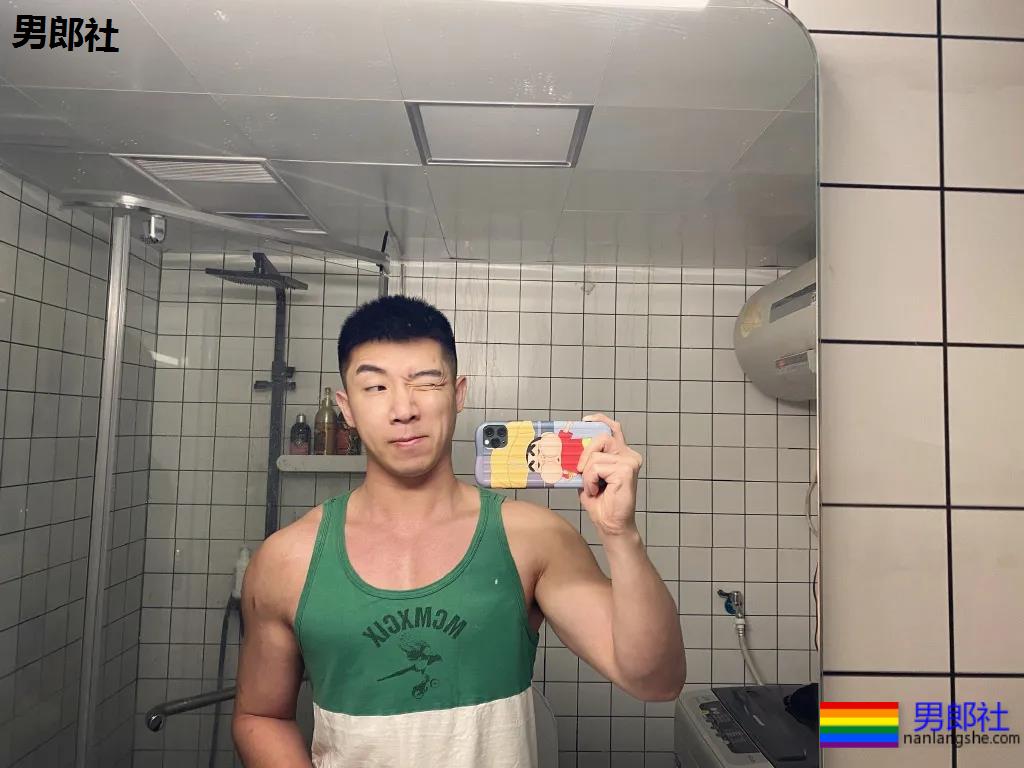 奶凶寸头大胸体育生小奶狗,超甜硬照疯传网络! - 51虹马 奶凶寸头大胸体育生小奶狗,超甜硬照疯传网络! - 51虹马