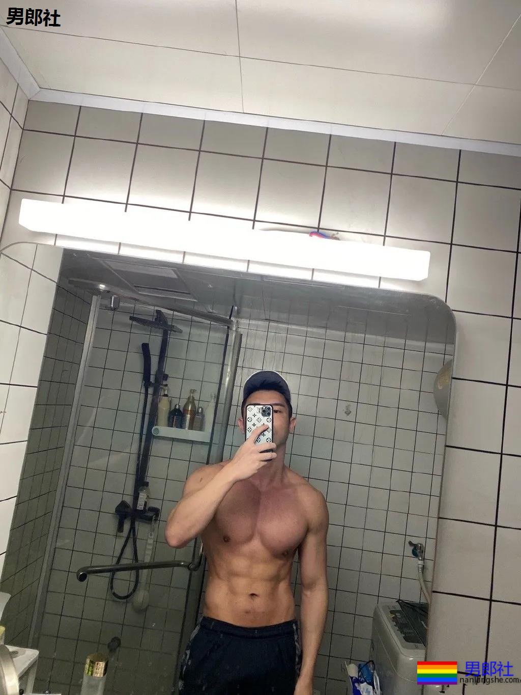 奶凶寸头大胸体育生小奶狗,超甜硬照疯传网络! - 51虹马 奶凶寸头大胸体育生小奶狗,超甜硬照疯传网络! - 51虹马