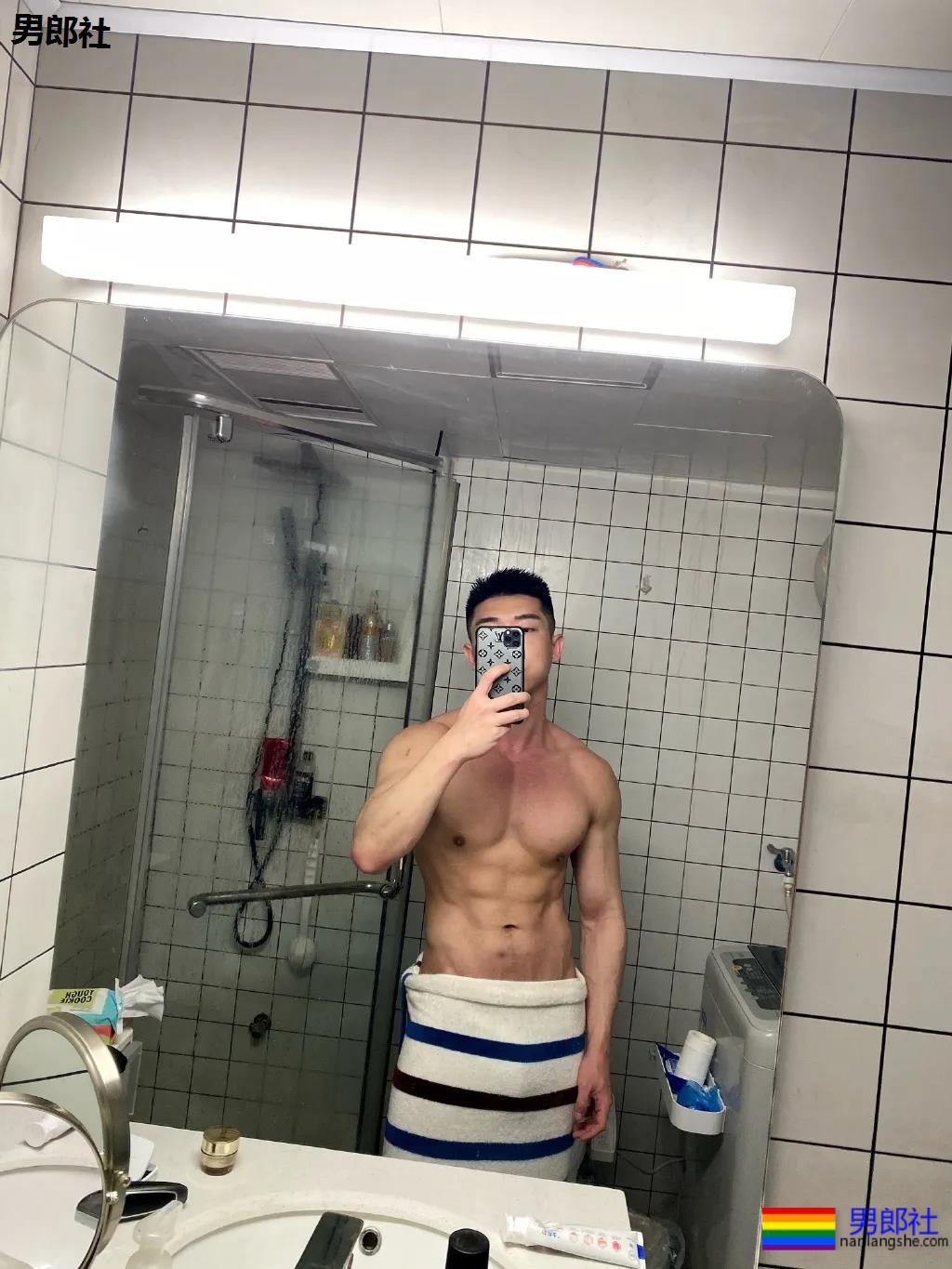 奶凶寸头大胸体育生小奶狗,超甜硬照疯传网络! - 51虹马 奶凶寸头大胸体育生小奶狗,超甜硬照疯传网络! - 51虹马