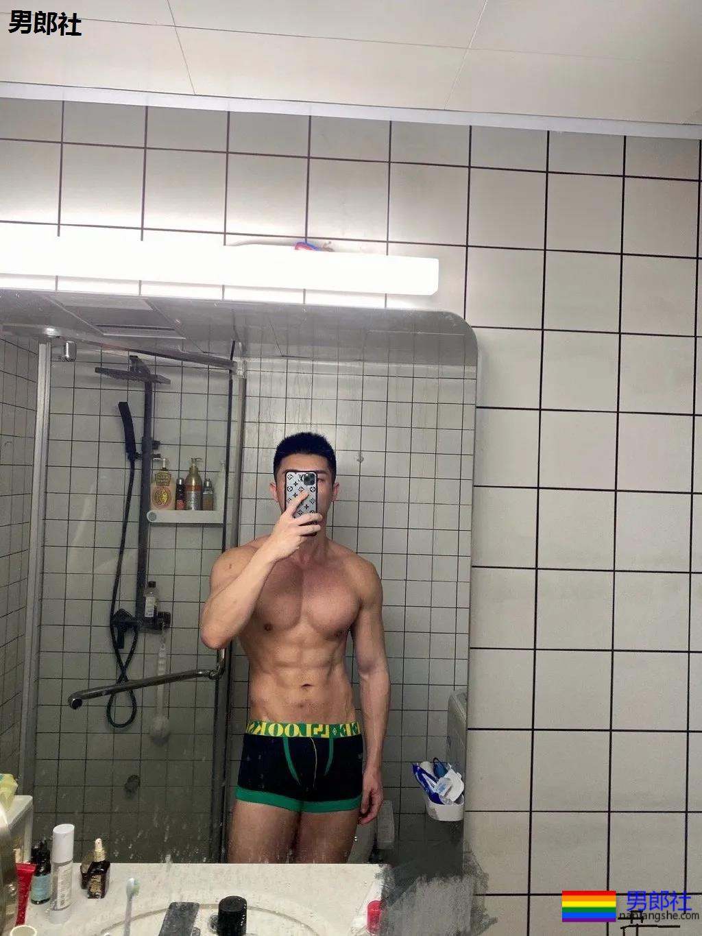 奶凶寸头大胸体育生小奶狗,超甜硬照疯传网络! - 51虹马 奶凶寸头大胸体育生小奶狗,超甜硬照疯传网络! - 51虹马