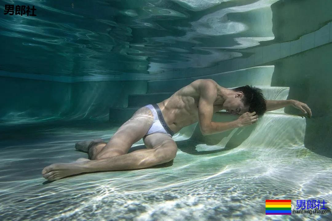 不准模特穿泳裤，这水下摄影师一张照片竟然要拍一个月？！-51虹马