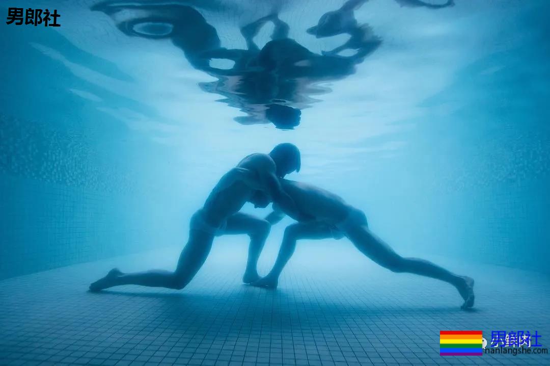 不准模特穿泳裤,这水下摄影师一张照片竟然要拍一个月?! - 51虹马 不准模特穿泳裤,这水下摄影师一张照片竟然要拍一个月?! - 51虹马