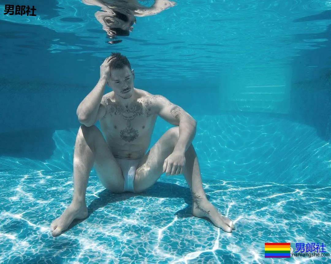 不准模特穿泳裤,这水下摄影师一张照片竟然要拍一个月?! - 51虹马 不准模特穿泳裤,这水下摄影师一张照片竟然要拍一个月?! - 51虹马