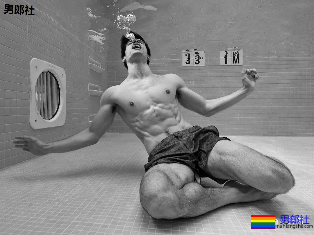 不准模特穿泳裤,这水下摄影师一张照片竟然要拍一个月?! - 51虹马 不准模特穿泳裤,这水下摄影师一张照片竟然要拍一个月?! - 51虹马