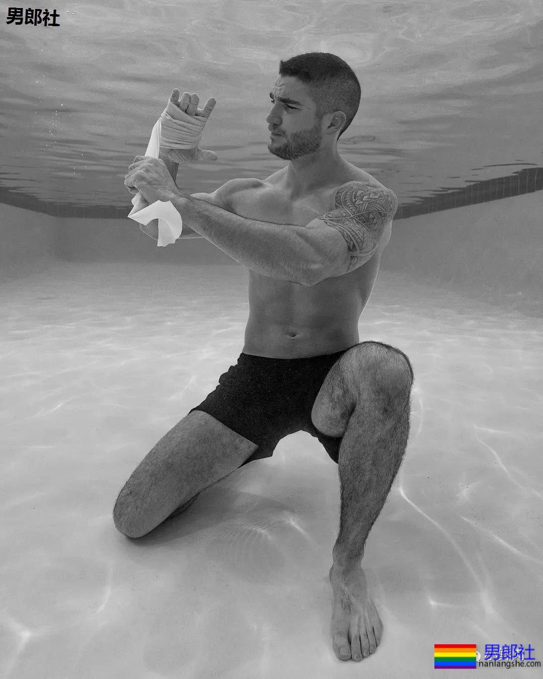 不准模特穿泳裤,这水下摄影师一张照片竟然要拍一个月?! - 51虹马 不准模特穿泳裤,这水下摄影师一张照片竟然要拍一个月?! - 51虹马