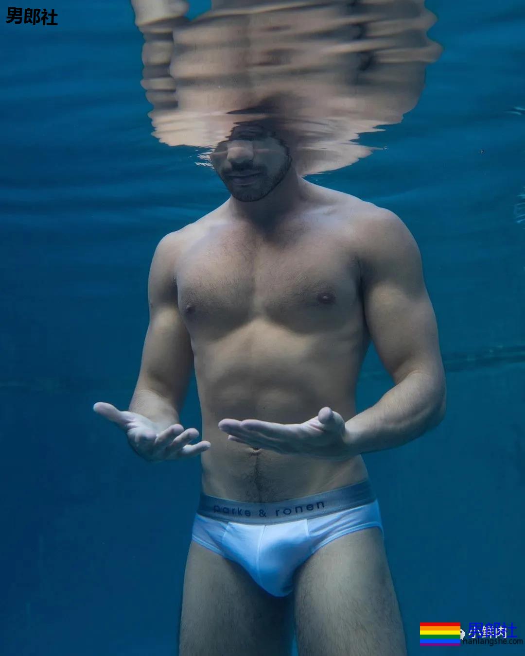 不准模特穿泳裤,这水下摄影师一张照片竟然要拍一个月?! - 51虹马 不准模特穿泳裤,这水下摄影师一张照片竟然要拍一个月?! - 51虹马