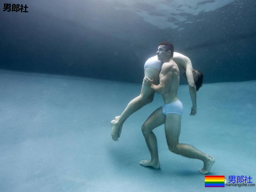 不准模特穿泳裤,这水下摄影师一张照片竟然要拍一个月?! - 51虹马 不准模特穿泳裤,这水下摄影师一张照片竟然要拍一个月?! - 51虹马