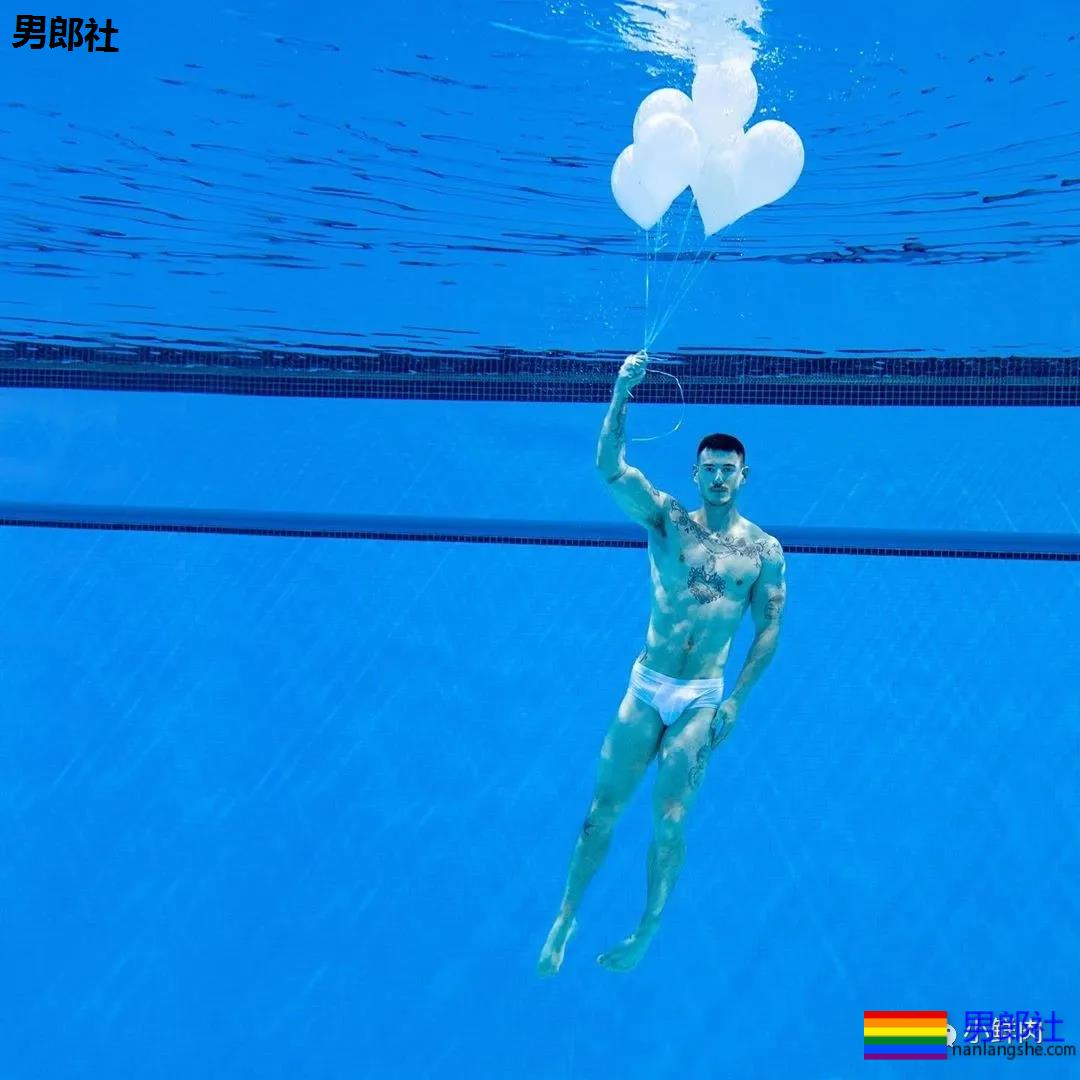 不准模特穿泳裤,这水下摄影师一张照片竟然要拍一个月?! - 51虹马 不准模特穿泳裤,这水下摄影师一张照片竟然要拍一个月?! - 51虹马