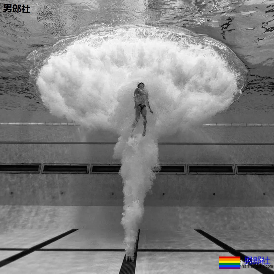 不准模特穿泳裤,这水下摄影师一张照片竟然要拍一个月?! - 51虹马 不准模特穿泳裤,这水下摄影师一张照片竟然要拍一个月?! - 51虹马