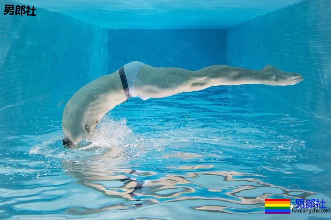 不准模特穿泳裤,这水下摄影师一张照片竟然要拍一个月?! - 51虹马 不准模特穿泳裤,这水下摄影师一张照片竟然要拍一个月?! - 51虹马