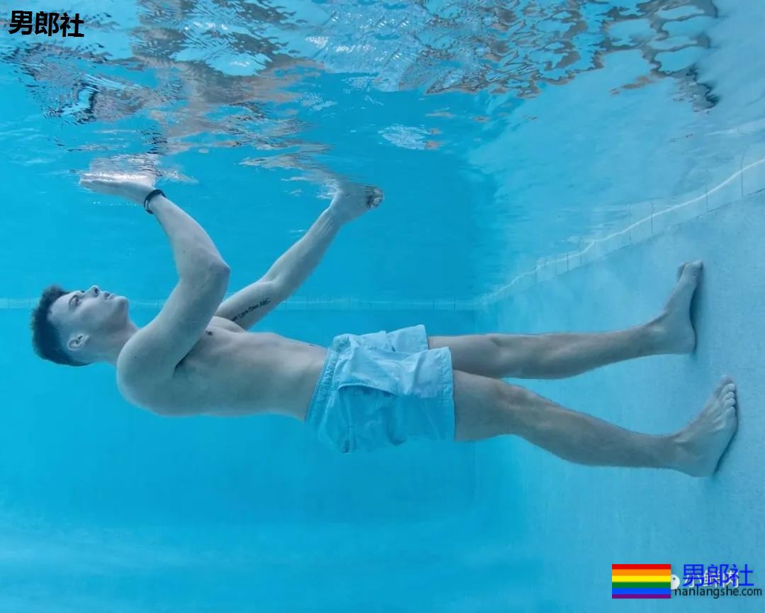 不准模特穿泳裤,这水下摄影师一张照片竟然要拍一个月?! - 51虹马 不准模特穿泳裤,这水下摄影师一张照片竟然要拍一个月?! - 51虹马