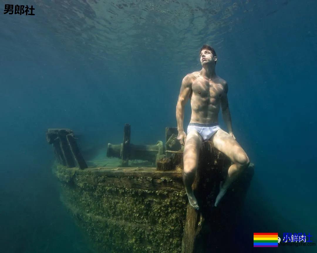 不准模特穿泳裤,这水下摄影师一张照片竟然要拍一个月?! - 51虹马 不准模特穿泳裤,这水下摄影师一张照片竟然要拍一个月?! - 51虹马