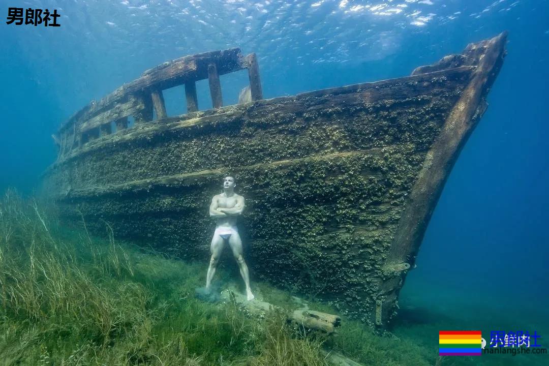 不准模特穿泳裤,这水下摄影师一张照片竟然要拍一个月?! - 51虹马 不准模特穿泳裤,这水下摄影师一张照片竟然要拍一个月?! - 51虹马