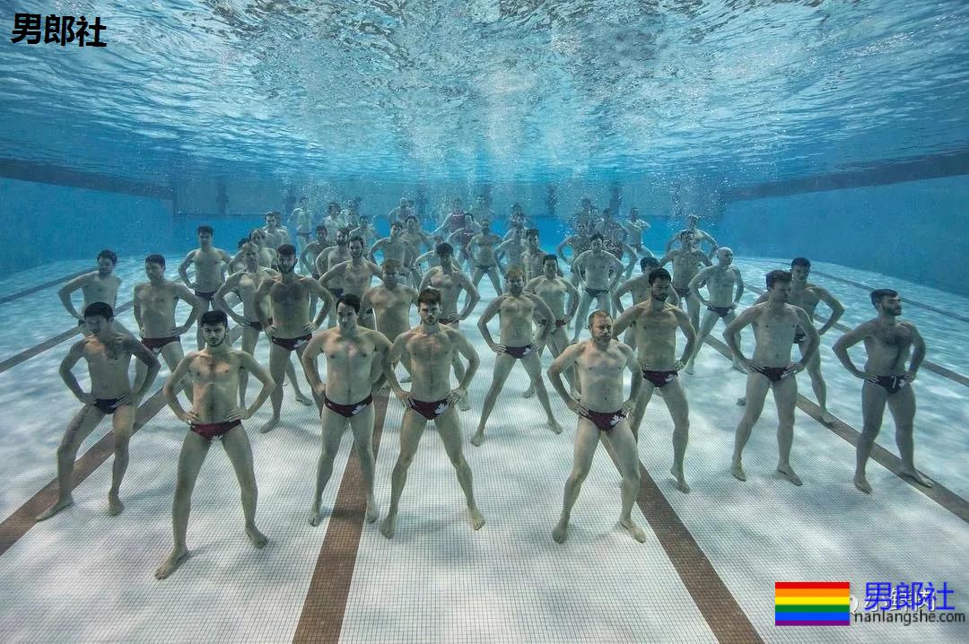 不准模特穿泳裤,这水下摄影师一张照片竟然要拍一个月?! - 51虹马 不准模特穿泳裤,这水下摄影师一张照片竟然要拍一个月?! - 51虹马