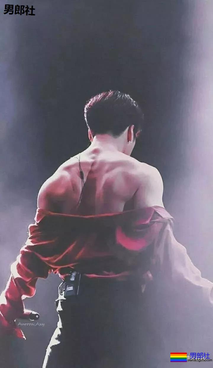 王嘉尔深V出镜胸腹肌太吸睛，运动员出身的超A好肉，谁不馋啊？ - 51虹马