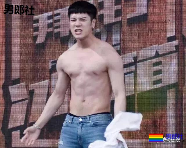 王嘉尔深V出镜胸腹肌太吸睛，运动员出身的超A好肉，谁不馋啊？ - 51虹马