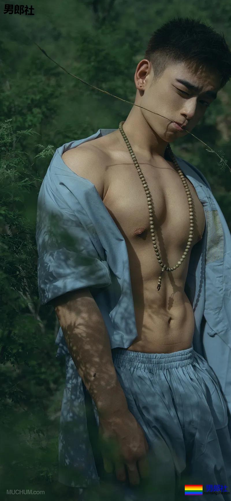 99年体育生小狼狗，新拍耻度筋肉大片，又欲又纯！ - 51虹马