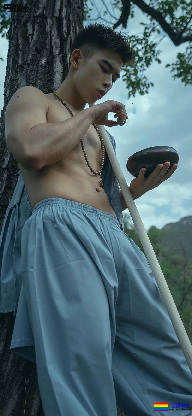 99年体育生小狼狗，新拍耻度筋肉大片，又欲又纯！ - 51虹马