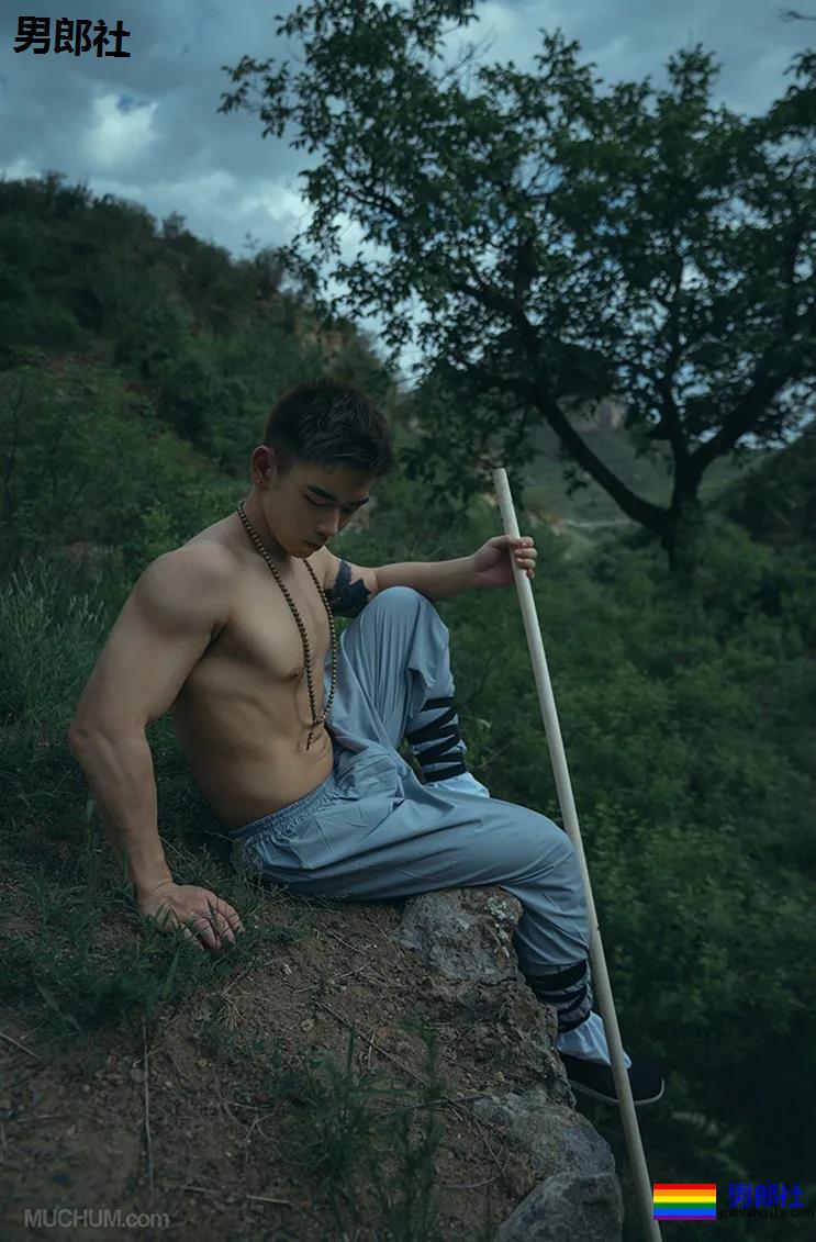 99年体育生小狼狗，新拍耻度筋肉大片，又欲又纯！ - 51虹马