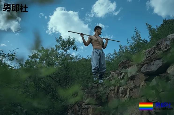 99年体育生小狼狗，新拍耻度筋肉大片，又欲又纯！ - 51虹马