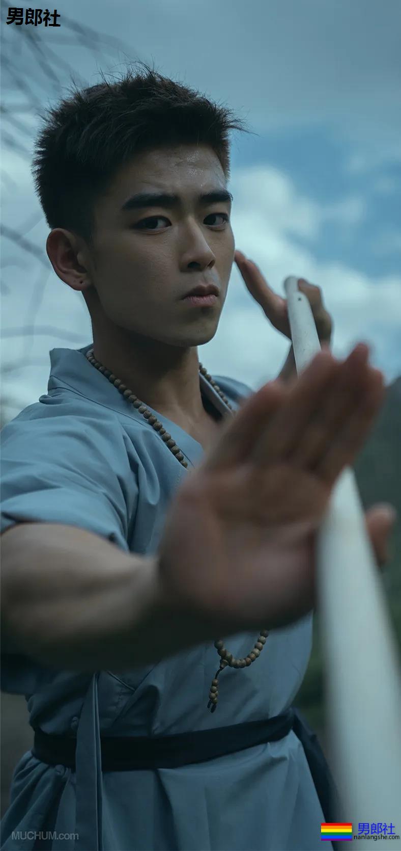 99年体育生小狼狗，新拍耻度筋肉大片，又欲又纯！ - 51虹马