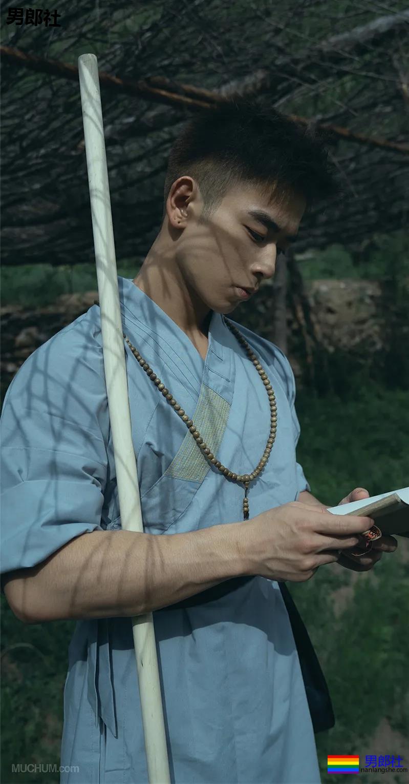 99年体育生小狼狗，新拍耻度筋肉大片，又欲又纯！ - 51虹马