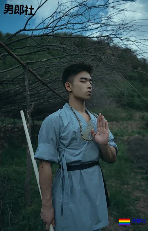 99年体育生小狼狗，新拍耻度筋肉大片，又欲又纯！ - 51虹马