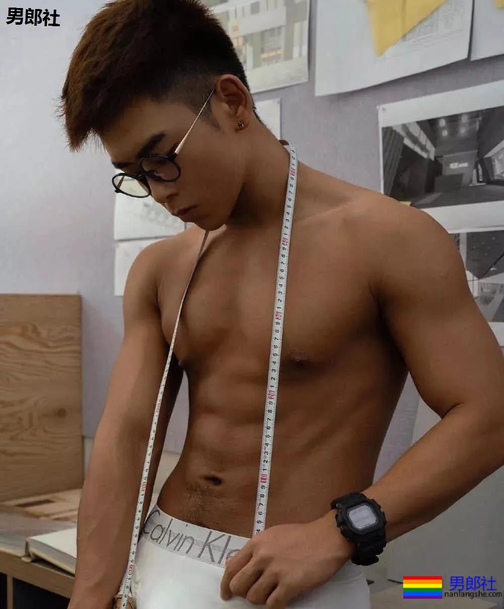 99年体育生小狼狗，新拍耻度筋肉大片，又欲又纯！ - 51虹马