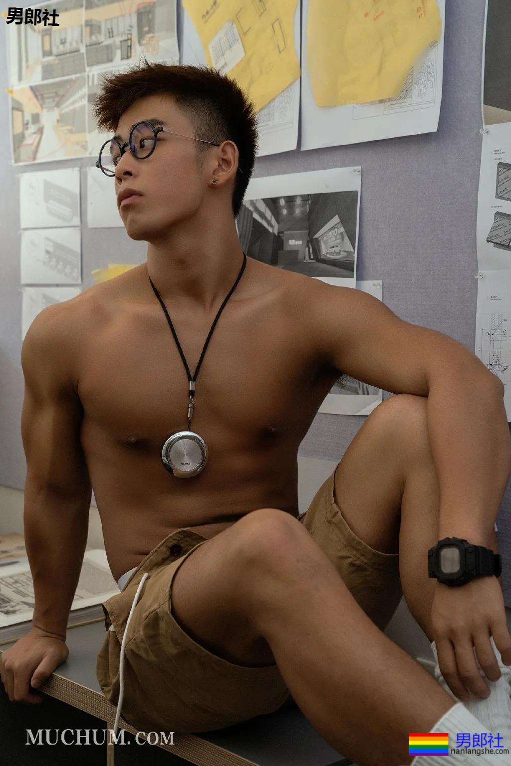 99年体育生小狼狗，新拍耻度筋肉大片，又欲又纯！ - 51虹马