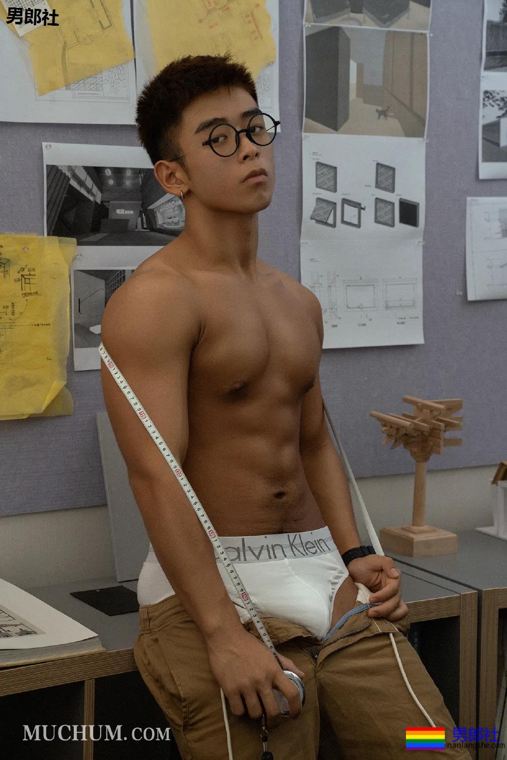 99年体育生小狼狗，新拍耻度筋肉大片，又欲又纯！ - 51虹马