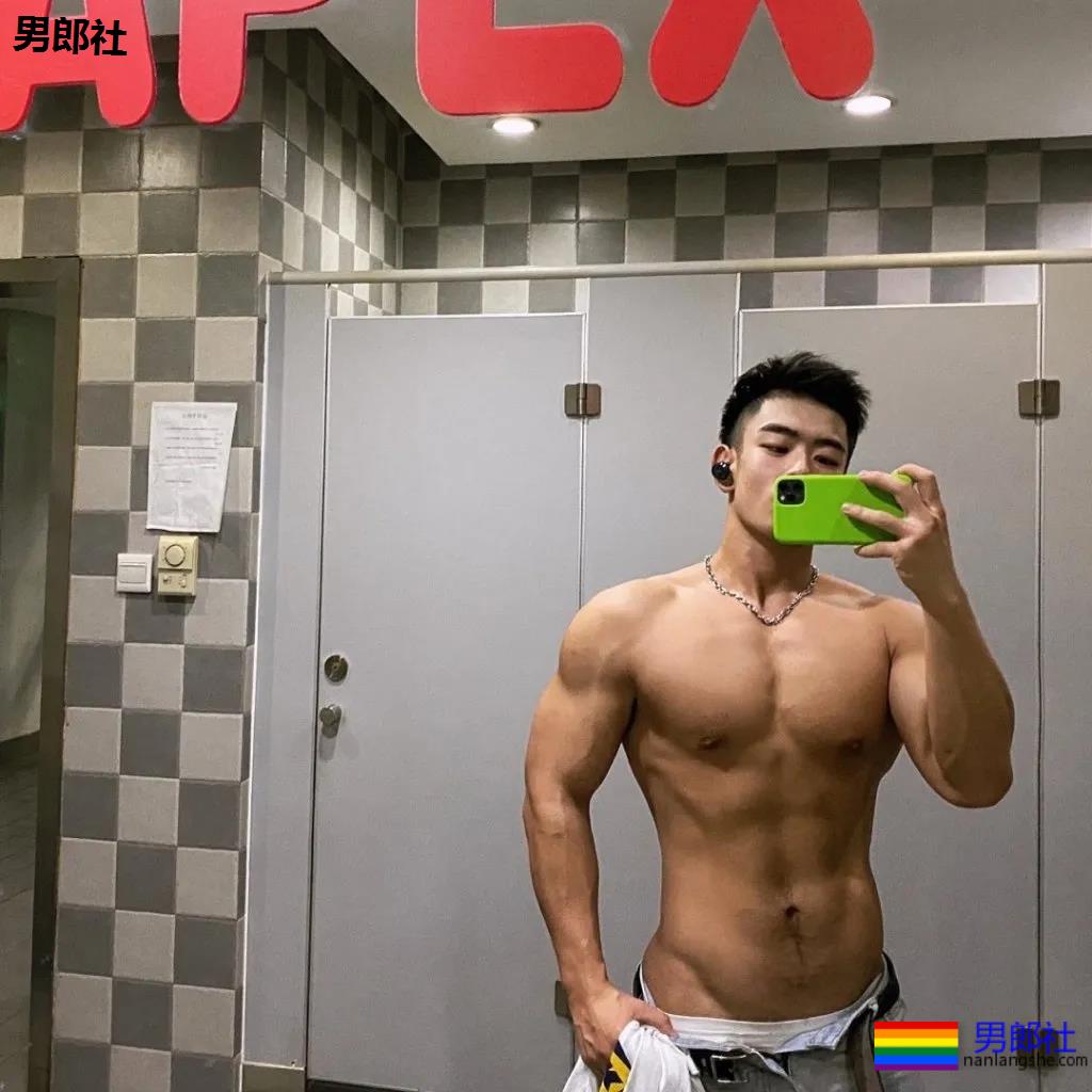 99年体育生小狼狗，新拍耻度筋肉大片，又欲又纯！ - 51虹马