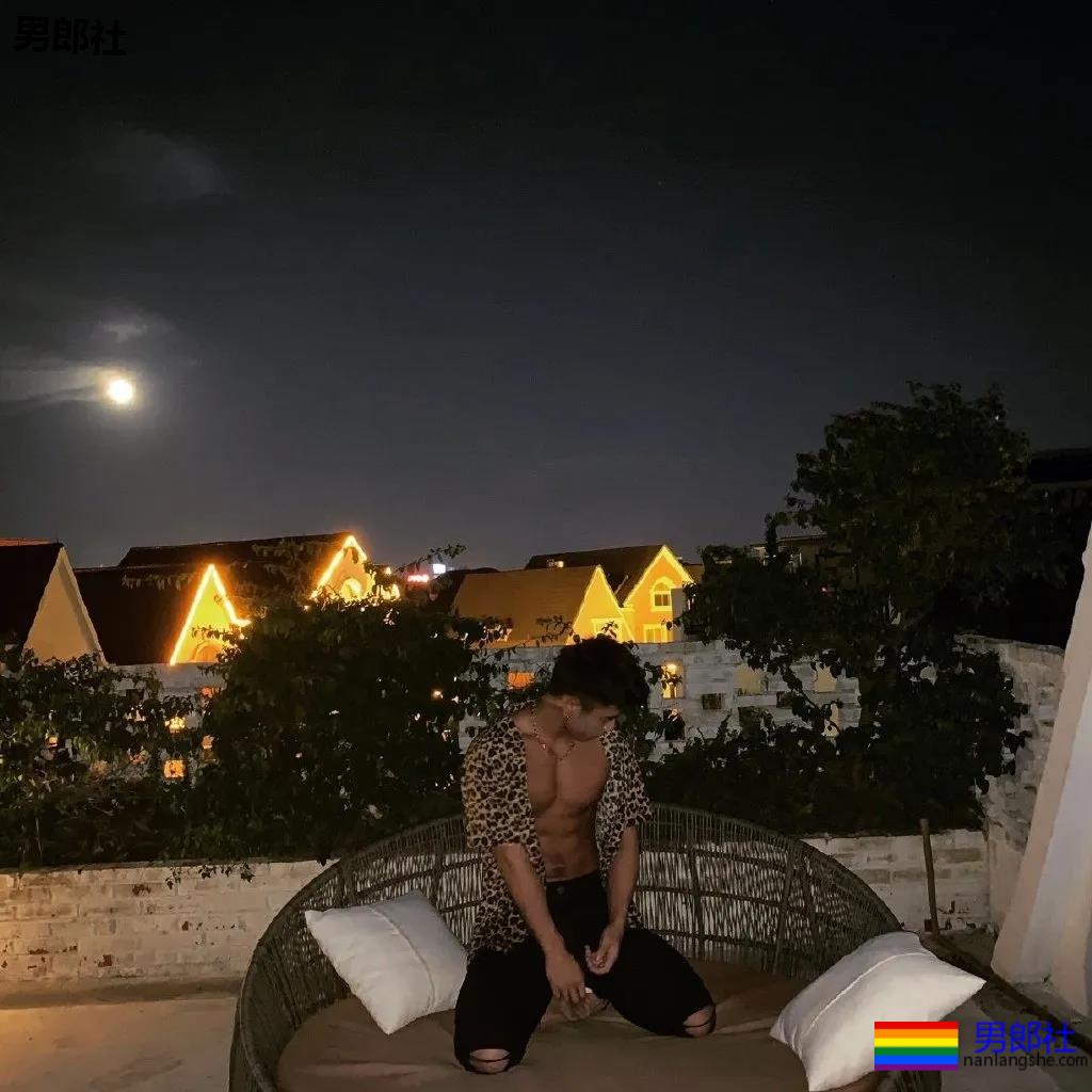 99年体育生小狼狗，新拍耻度筋肉大片，又欲又纯！ - 51虹马