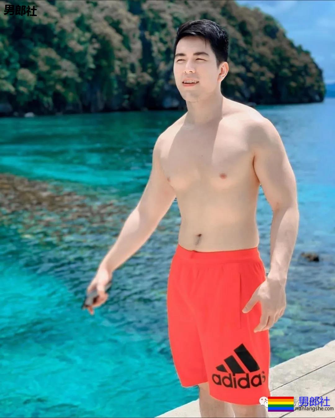 神似李现，泰国这位餐厅服务员身材居然这么好 - 51虹马