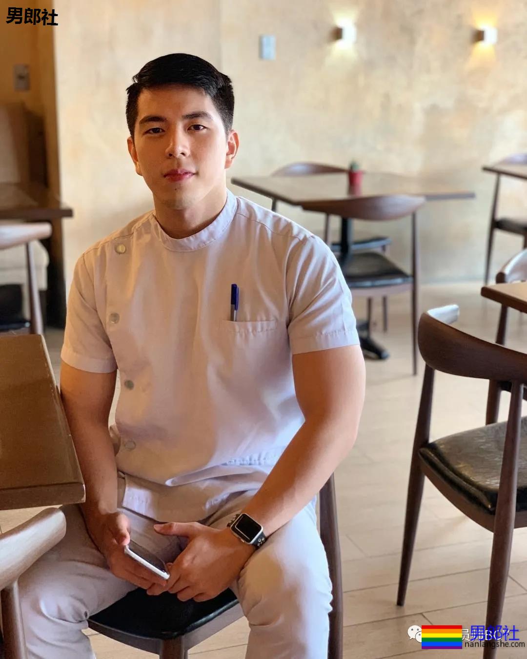 神似李现，泰国这位餐厅服务员身材居然这么好 - 51虹马