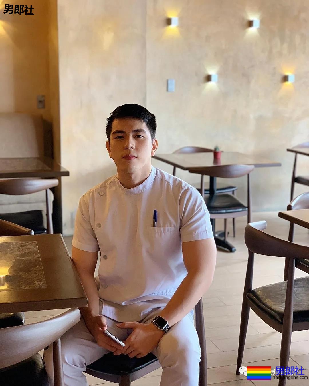 神似李现，泰国这位餐厅服务员身材居然这么好 - 51虹马