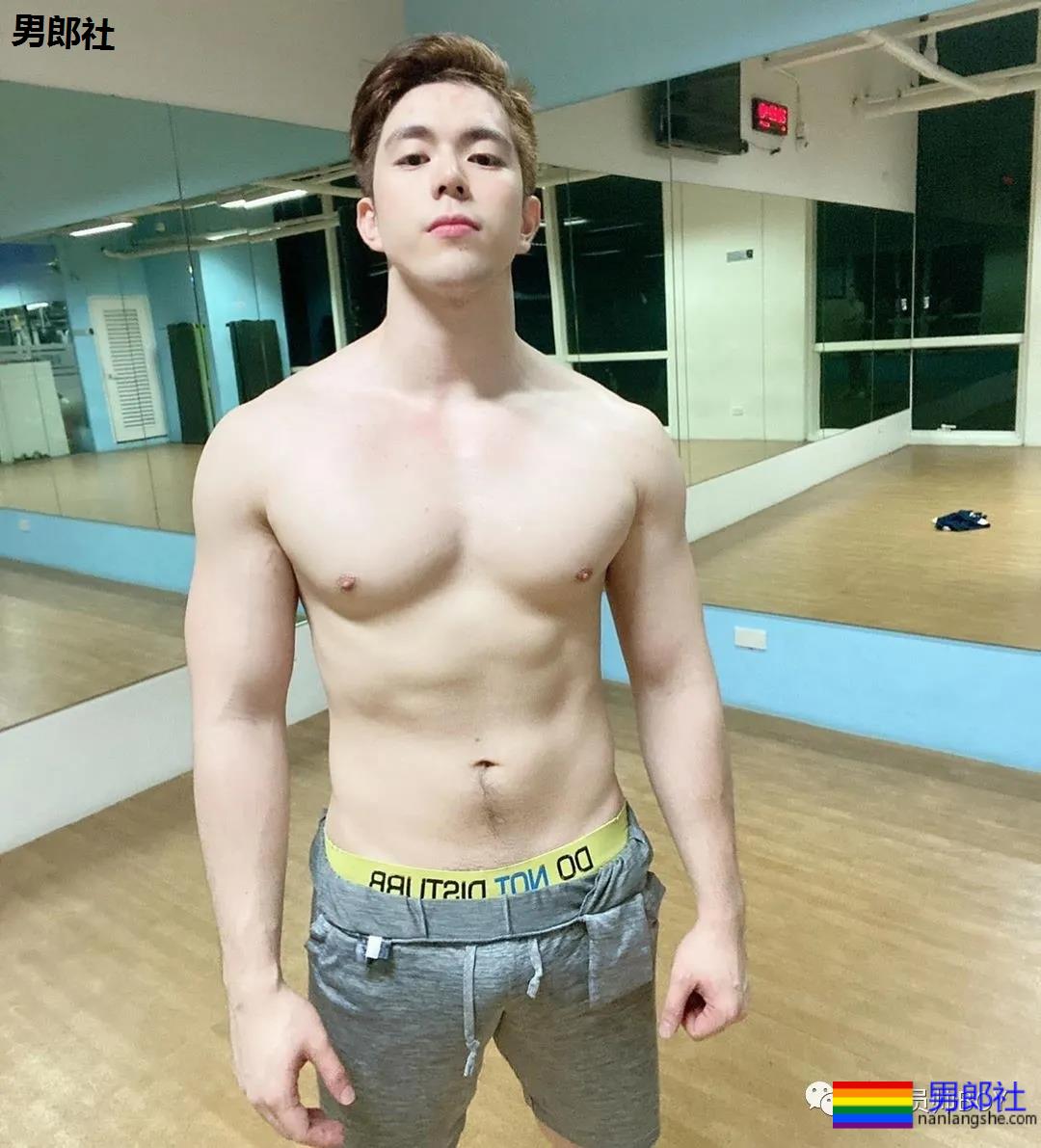 神似李现，泰国这位餐厅服务员身材居然这么好 - 51虹马