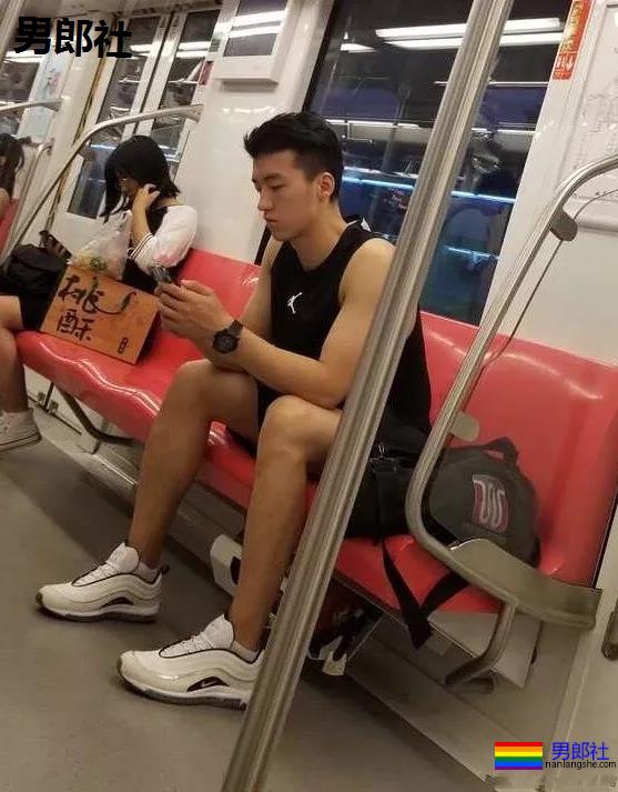 条顺野生帅哥捕获攻略！这些肌肉体育生校草，帅的令人窒息！ - 51虹马