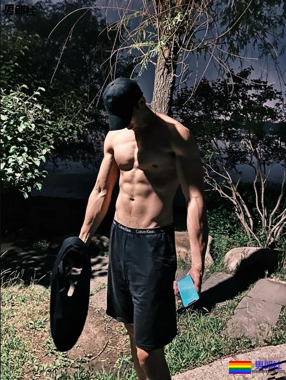 条顺野生帅哥捕获攻略！这些肌肉体育生校草，帅的令人窒息！ - 51虹马