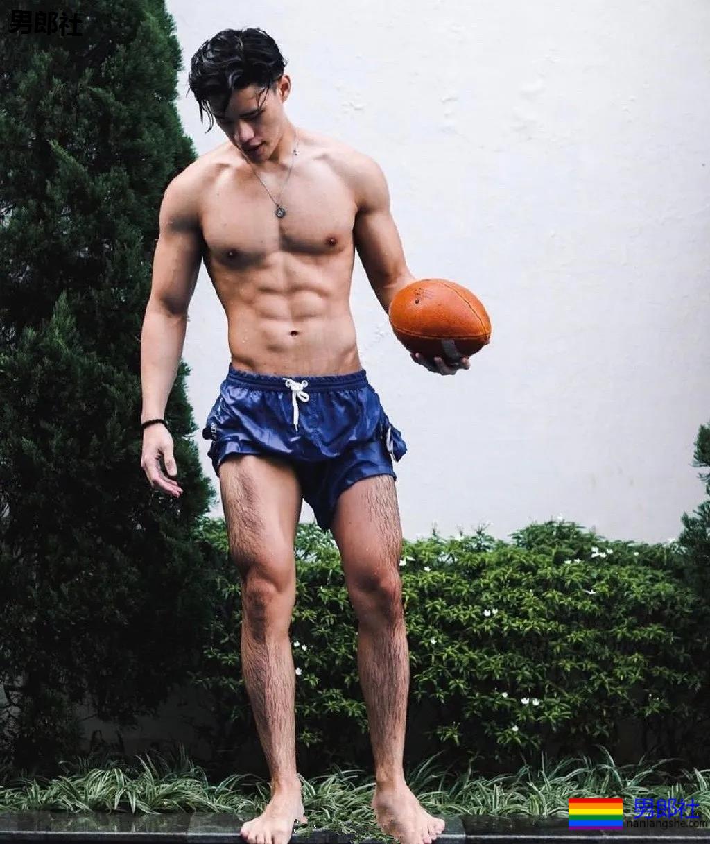 条顺野生帅哥捕获攻略！这些肌肉体育生校草，帅的令人窒息！ - 51虹马