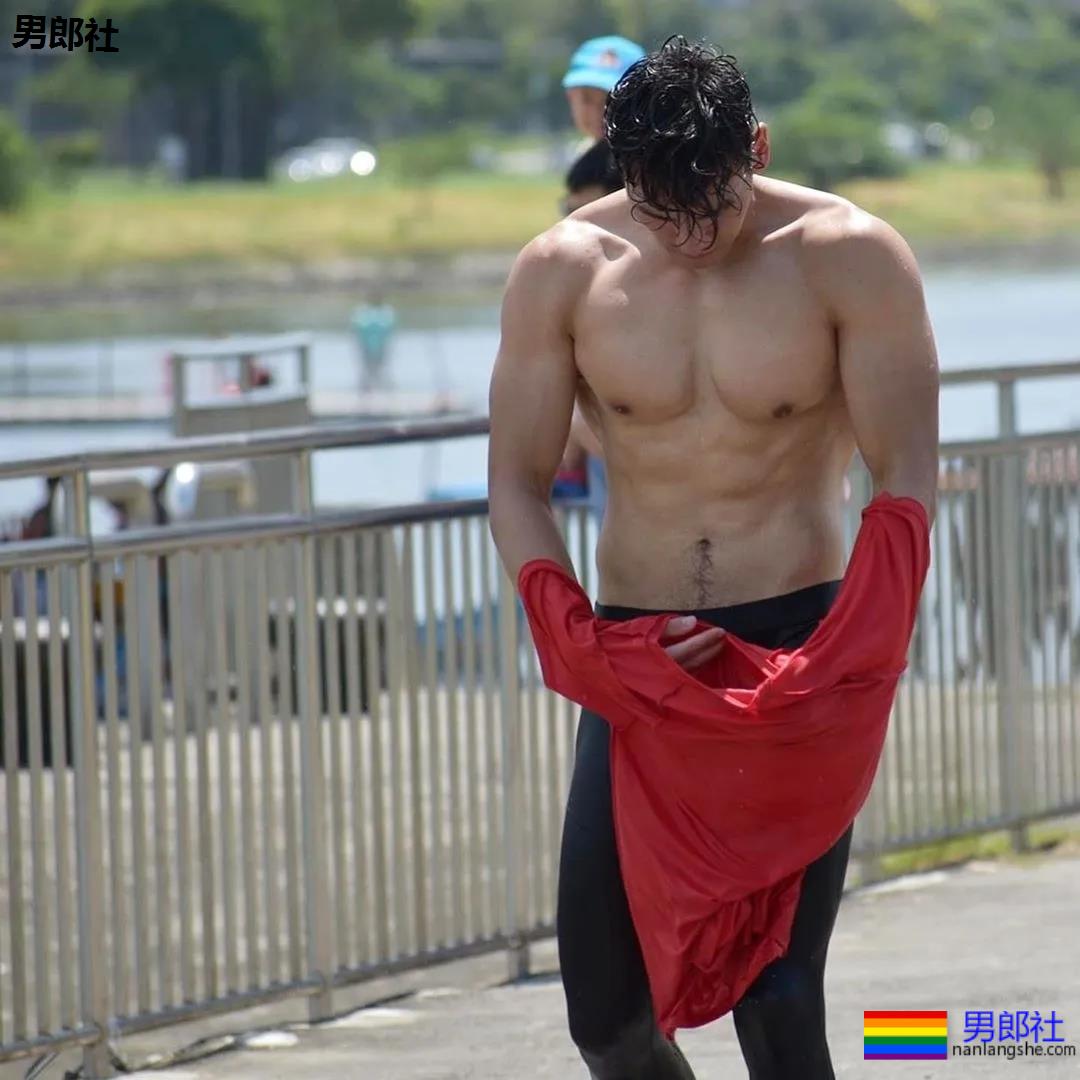 条顺野生帅哥捕获攻略！这些肌肉体育生校草，帅的令人窒息！ - 51虹马