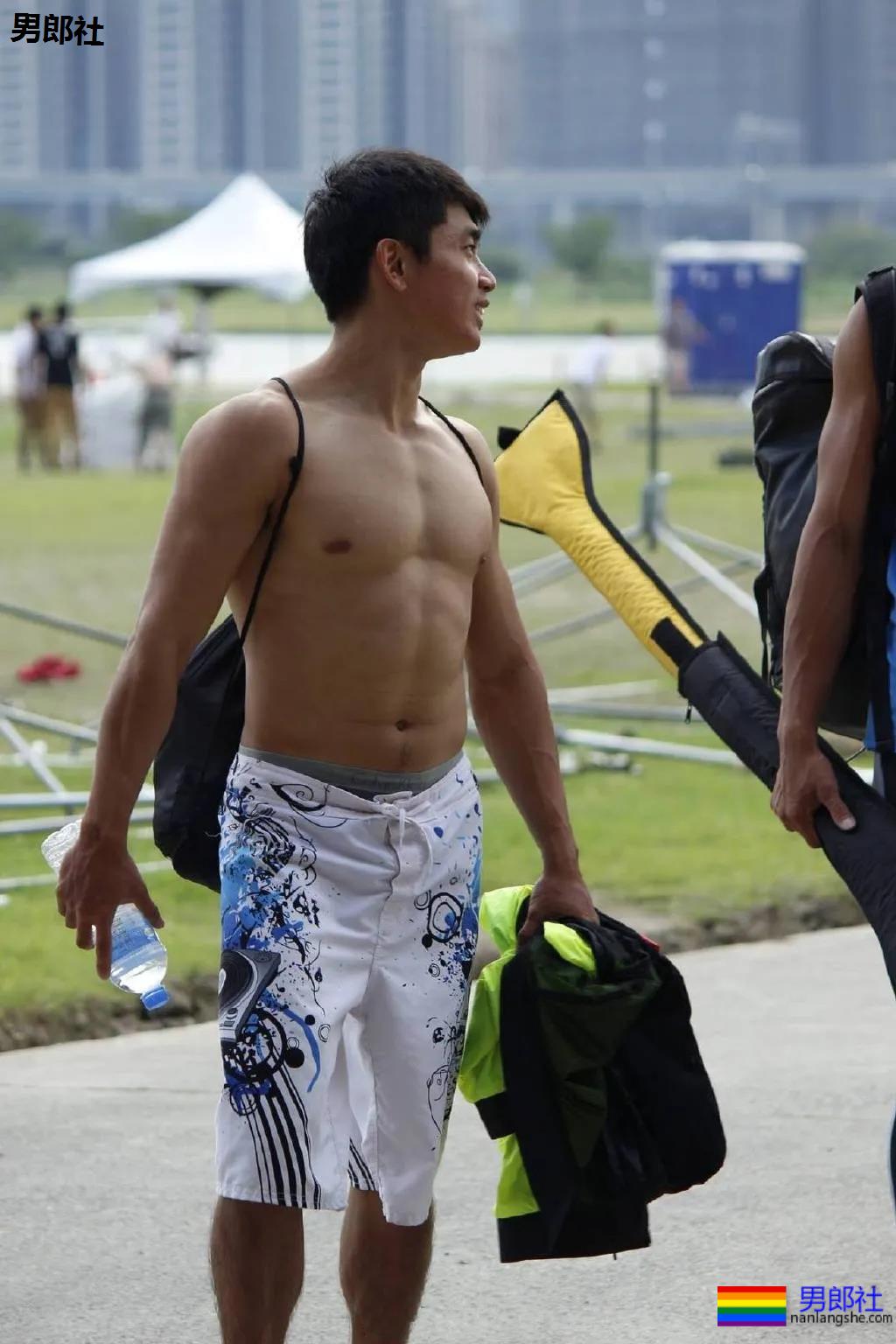 条顺野生帅哥捕获攻略！这些肌肉体育生校草，帅的令人窒息！ - 51虹马