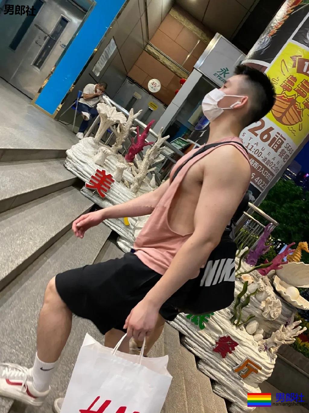 条顺野生帅哥捕获攻略！这些肌肉体育生校草，帅的令人窒息！ - 51虹马